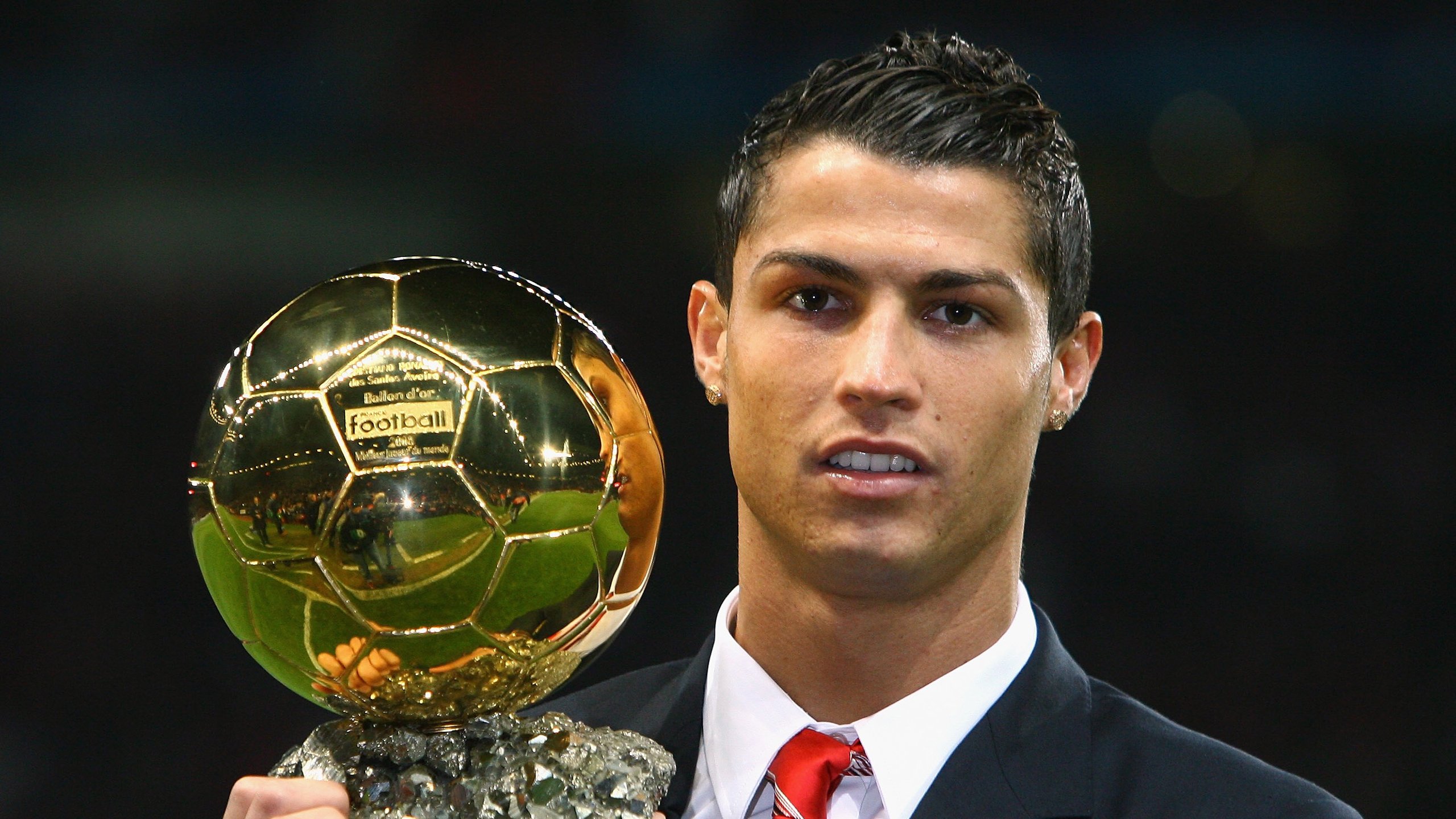 中超裁判争议判罚引热议，中超裁判又出争议判罚